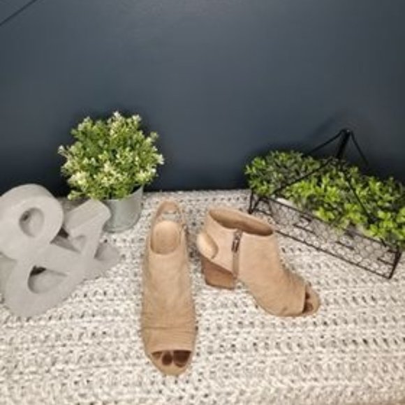 Tan Bootie with open heel and toe . - Picture 1 of 1